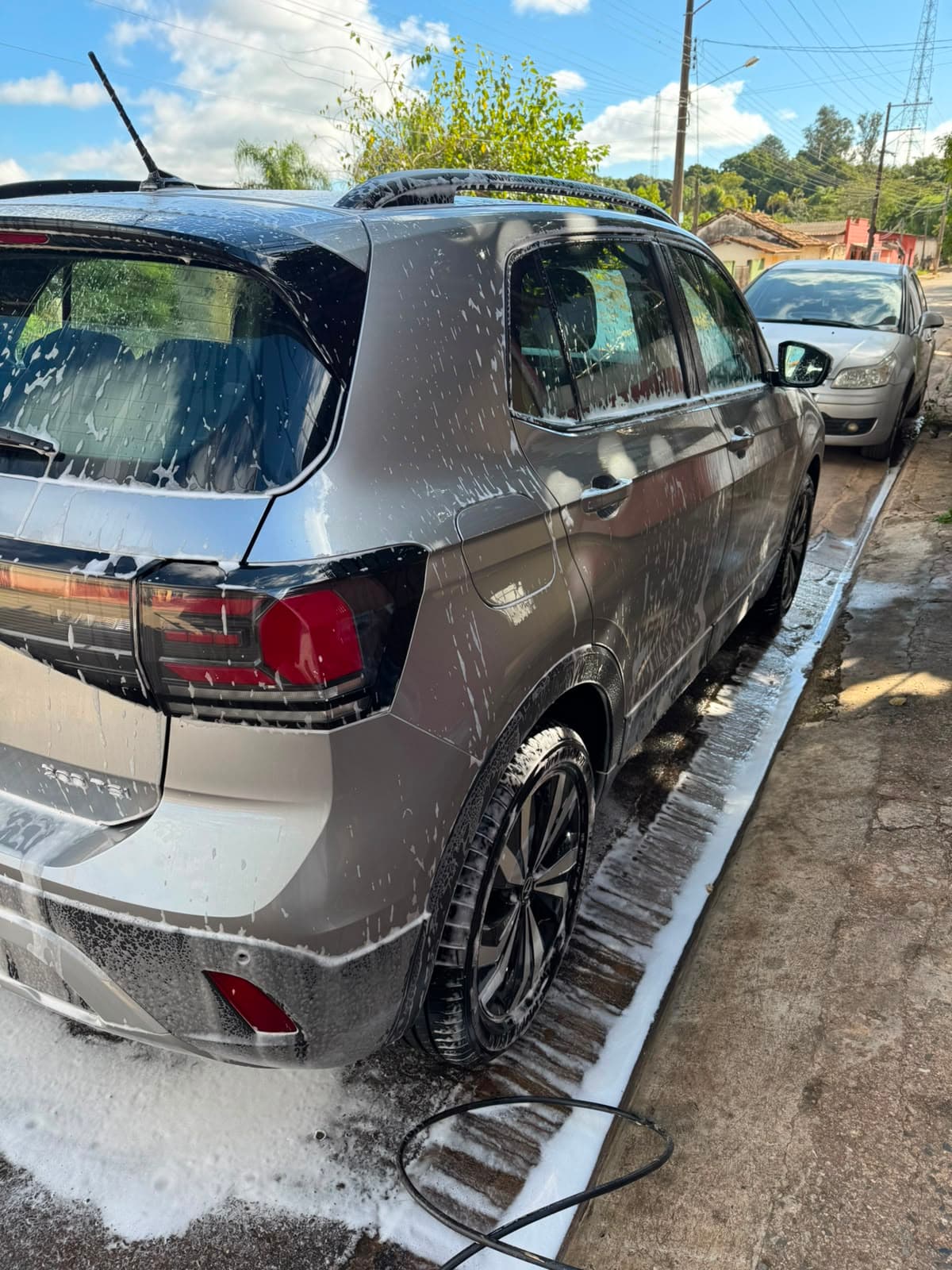 Higienização em andamento em veículo atendido pela APEX DETAIL
